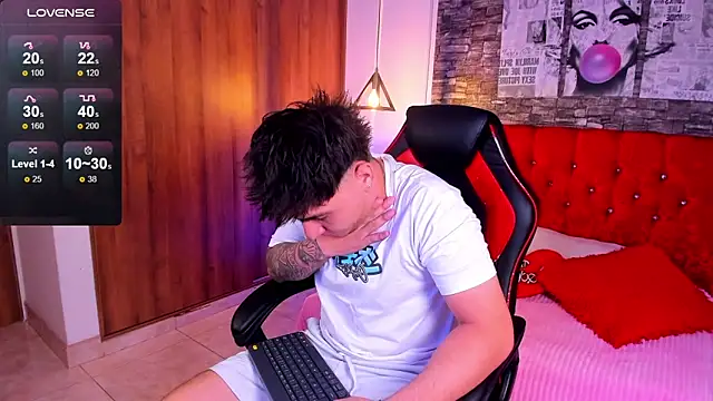 Nicolas James Sc online show from March 24, 2:22 pm