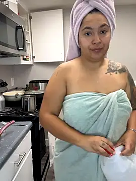 latina curvy22 online show from September 19, 4:29 pm