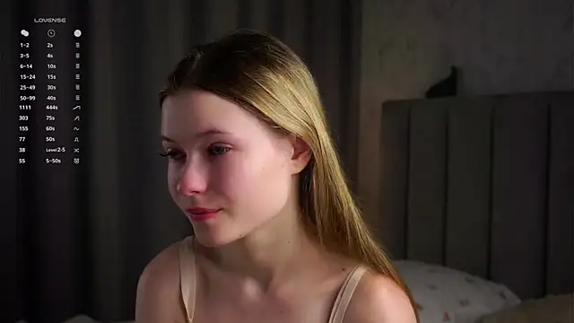 LynHillaire online show from July 29, 1:37 am