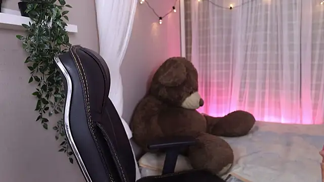 Snapshot of Mystic_blue chatting on November 12, 12:49 pm Mystic blue online show from November 12, 12:49 pm