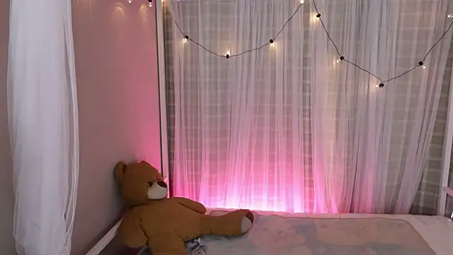 Snapshot of Mystic_blue chatting on November 14, 12:37 pm Mystic blue online show from November 14, 12:37 pm