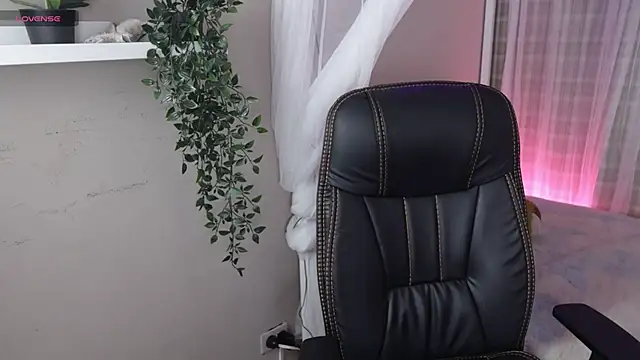 Snapshot of Mystic_blue chatting on November 20, 12:49 pm Mystic blue online show from November 20, 12:49 pm