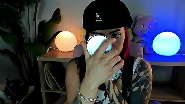 Snapshot of Mystic_blue chatting on December 5, 12:36 pm Mystic blue online show from December 5, 12:36 pm