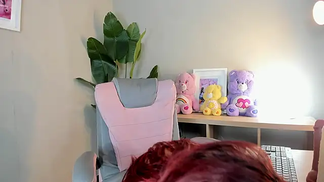 Snapshot of Mystic_blue chatting on December 18, 12:44 pm Mystic blue online show from December 18, 12:44 pm