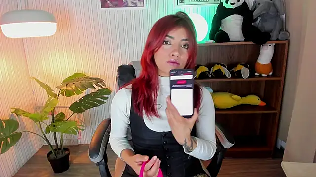 Snapshot of Mystic_blue chatting on December 20, 4:19 am Mystic blue online show from December 20, 4:19 am