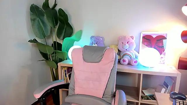 Snapshot of Mystic_blue chatting on March 13, 12:45 pm Mystic blue online show from March 13, 12:45 pm