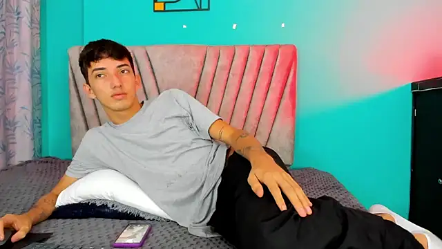 Snapshot of Maikol_Ortiz chatting on March 15, 12:22 pm Maikol Ortiz online show from March 15, 12:22 pm