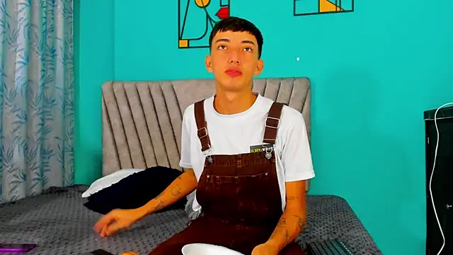 Snapshot of Maikol_Ortiz chatting on March 31, 12:16 pm Maikol Ortiz online show from March 31, 12:16 pm