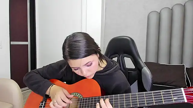 Charlotte-Star online show from December 5, 8:05 pm