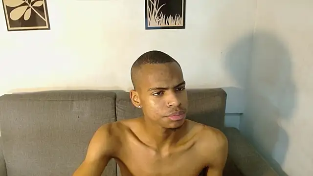 Snapshot of criss_zuri chatting on October 10, 11:53 am criss zuri online show from October 10, 11:53 am