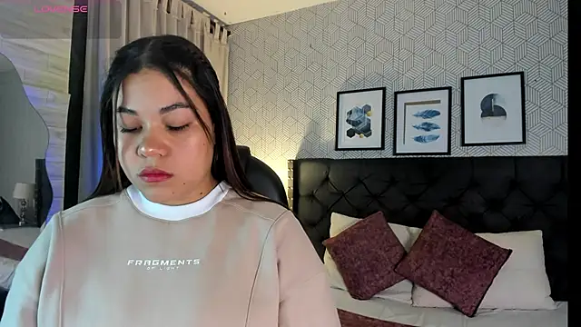 sophie  blare online show from June 23, 7:12 pm