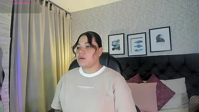 sophie  blare online show from July 7, 6:56 pm