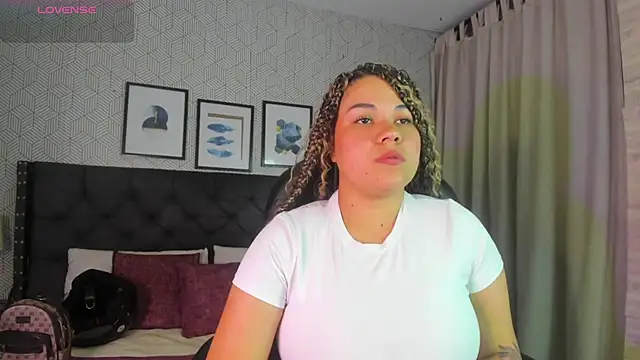 sophie  blare online show from July 17, 6:57 pm