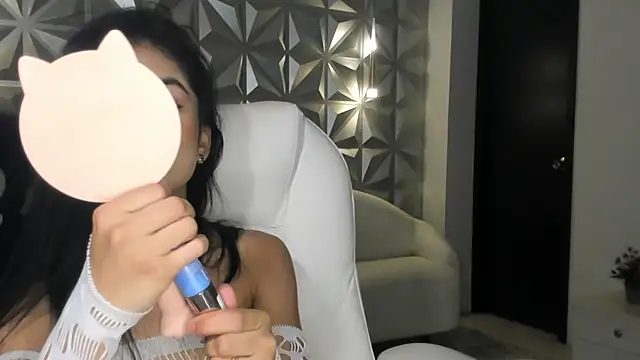 zoerouse  online show from December 5, 8:49 pm