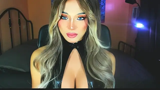 Snapshot of xUrGoddess_Bellax chatting on November 17, 11:49 am xUrGoddess Bellax online show from November 17, 11:49 am