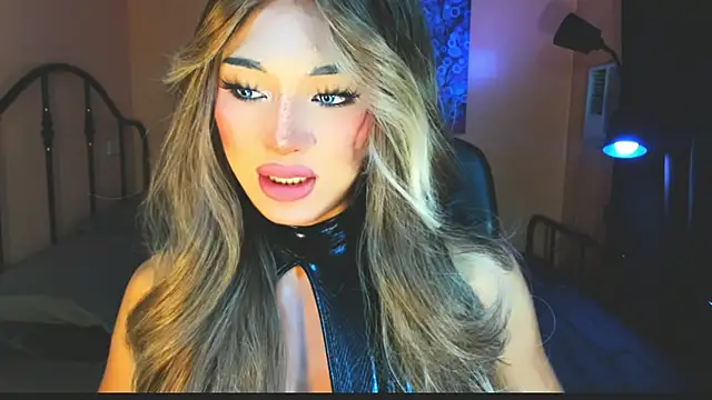 Snapshot of xUrGoddess_Bellax chatting on November 19, 1:05 am xUrGoddess Bellax online show from November 19, 1:05 am