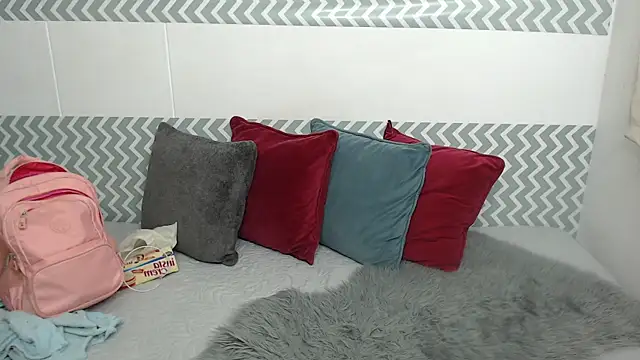 Snapshot of EmilyCoy_ chatting on December 19, 3:13 am EmilyCoy online show from December 19, 3:13 am