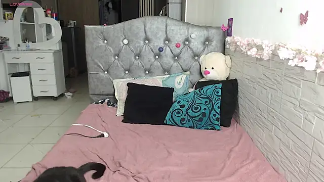 Snapshot of EmilyCoy_ chatting on July 9, 7:07 pm EmilyCoy online show from July 9, 7:07 pm