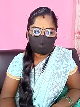 Snapshot of tamilammukuttyy chatting on October 30, 9:22 am tamilammukuttyy online show from October 30, 9:22 am