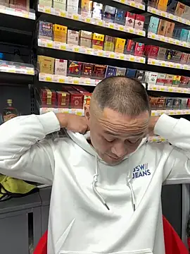 dajiba4718 online show from October 28, 12:41 pm