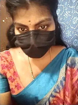 Snapshot of Nithiila chatting on November 1, 5:09 am Nithiila online show from November 1, 5:09 am