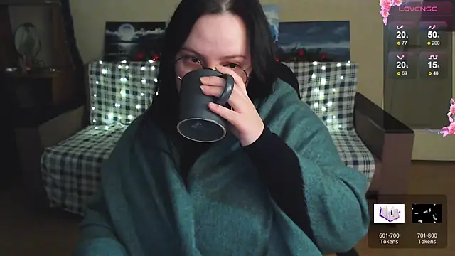 EmillyBones online show from December 19, 7:32 pm