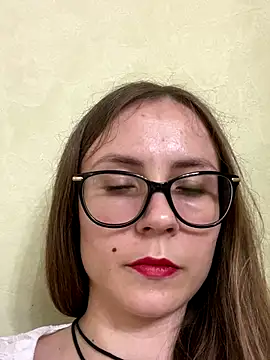 Snapshot of SophieDesire chatting on September 18, 8:49 am SophieDesire online show from September 18, 8:49 am