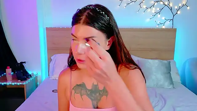 Snapshot of Bella_Davis_love chatting on October 18, 6:19 pm Bella Davis love online show from October 18, 6:19 pm