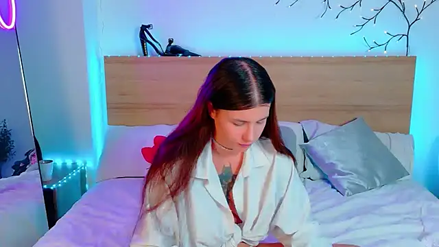 Snapshot of Bella_Davis_love chatting on October 30, 9:37 pm Bella Davis love online show from October 30, 9:37 pm