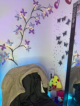Snapshot of LindaWz_ chatting on April 21, 8:31 am LindaWz online show from April 21, 8:31 am