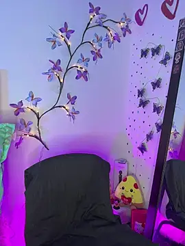 Snapshot of LindaWz_ chatting on April 22, 6:38 am LindaWz online show from April 22, 6:38 am