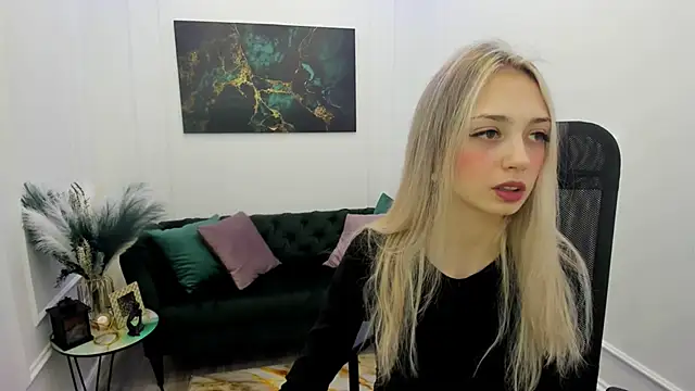 Snapshot of EmilyGraydis chatting on February 24, 7:45 pm EmilyGraydis online show from February 24, 7:45 pm