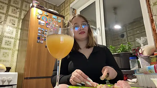 IvyGlimpse online show from October 13, 6:08 pm