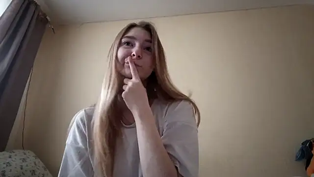 Nymera flare online show from November 3, 6:36 am