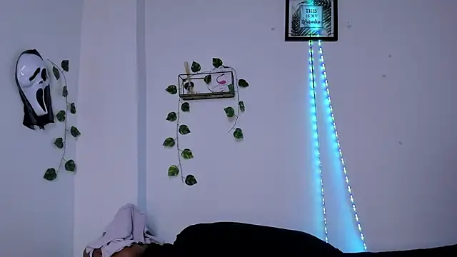 Michluxe 69 online show from November 13, 10:52 pm