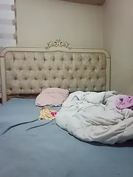 laurahnm online show from September 14, 5:50 am