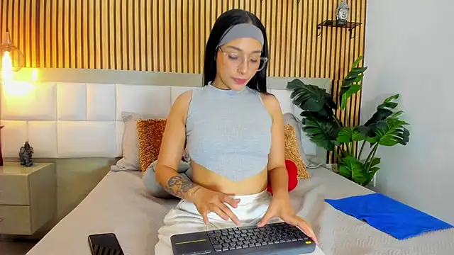 Roseaurora online show from October 2, 12:23 pm