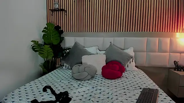 Roseaurora online show from November 27, 12:40 pm