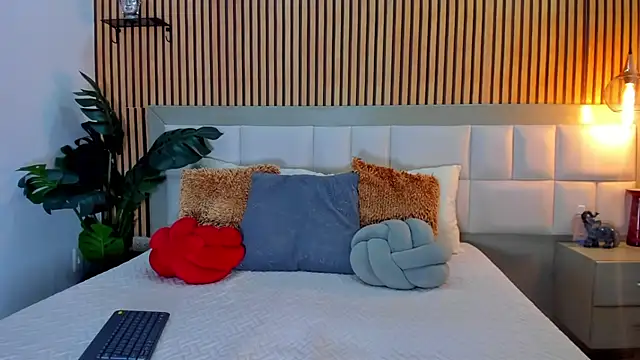 Roseaurora online show from January 19, 1:04 pm