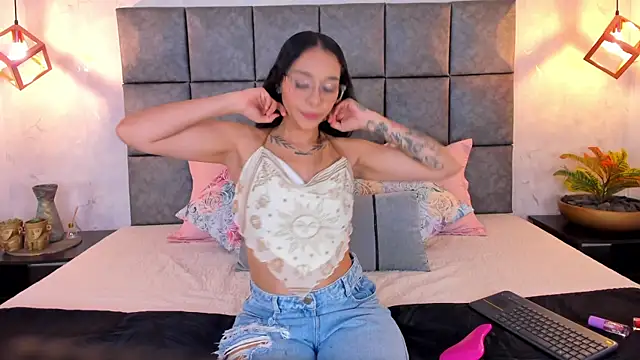 Roseaurora online show from June 9, 10:49 am