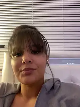 Snapshot of Prettygirl6070 chatting on October 18, 3:53 am Prettygirl6070 online show from October 18, 3:53 am