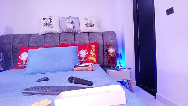 sweegirl69 online show from December 15, 12:09 pm