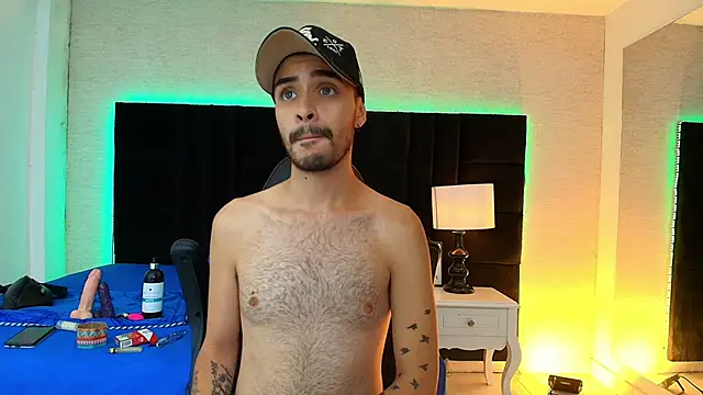 Snapshot of HairyDiamond_ chatting on September 17, 3:24 pm HairyDiamond online show from September 17, 3:24 pm