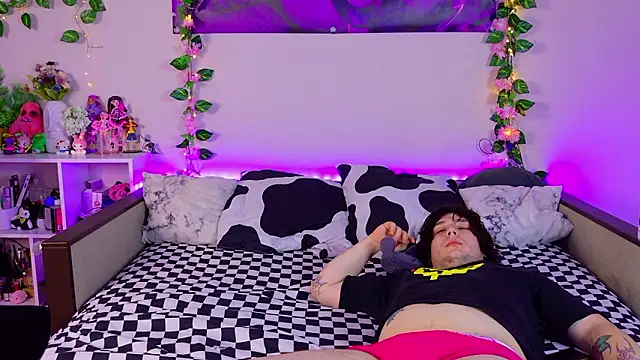 Snapshot of Night_angell69 chatting on March 4, 9:48 am Night angell69 online show from March 4, 9:48 am