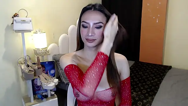 Snapshot of AmandaTheMonsterCock chatting on November 19, 2:22 am AmandaTheMonsterCock online show from November 19, 2:22 am