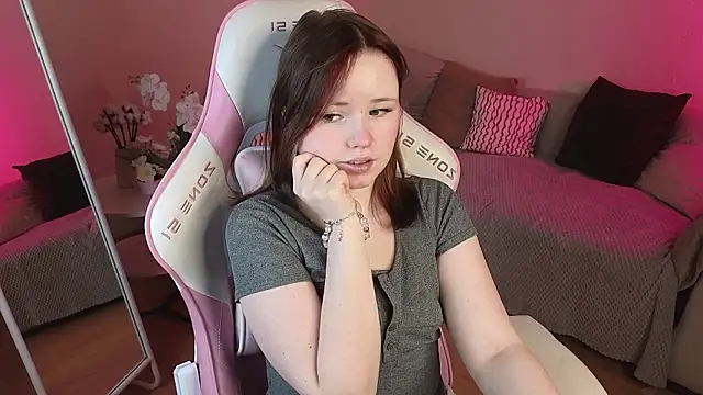 Snapshot of Sweetie_Hope chatting on March 8, 4:44 pm Sweetie Hope online show from March 8, 4:44 pm