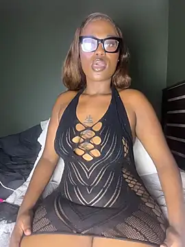 Snapshot of Moonzy77 chatting on February 27, 9:37 pm Moonzy77 online show from February 27, 9:37 pm