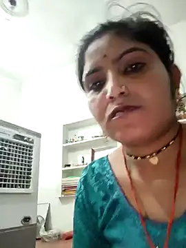 Snapshot of LUCKY_cut chatting on April 18, 6:23 pm LUCKY cut online show from April 18, 6:23 pm