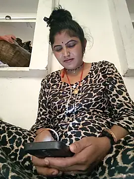 Snapshot of LUCKY_cut chatting on April 21, 2:51 am LUCKY cut online show from April 21, 2:51 am