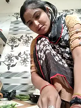 Snapshot of LUCKY_cut chatting on May 9, 2:50 am LUCKY cut online show from May 9, 2:50 am
